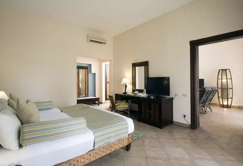 سوییت جونیور, Swiss Inn Pyramids Golf Resort