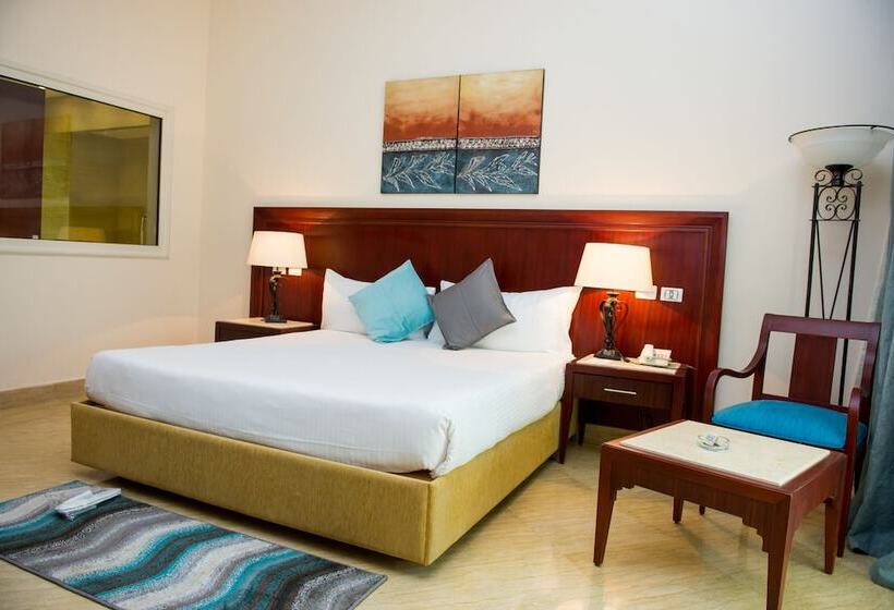 سوییت جونیور, Swiss Inn Pyramids Golf Resort