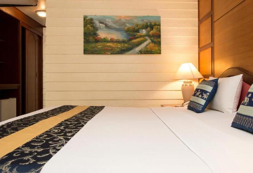 اتاق استاندارد با چشم‌انداز استخر, S Lodge Pattaya Formally Sabai Lodge