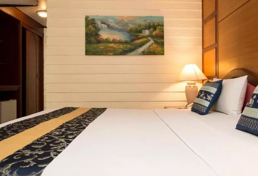 プールビュースタンダードルーム, S Lodge Pattaya Formally Sabai Lodge
