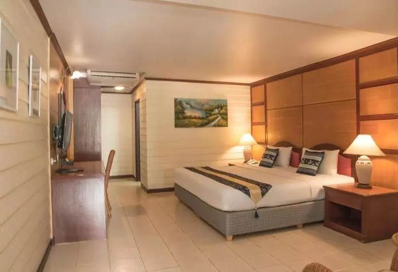 プールビュースタンダードルーム, S Lodge Pattaya Formally Sabai Lodge