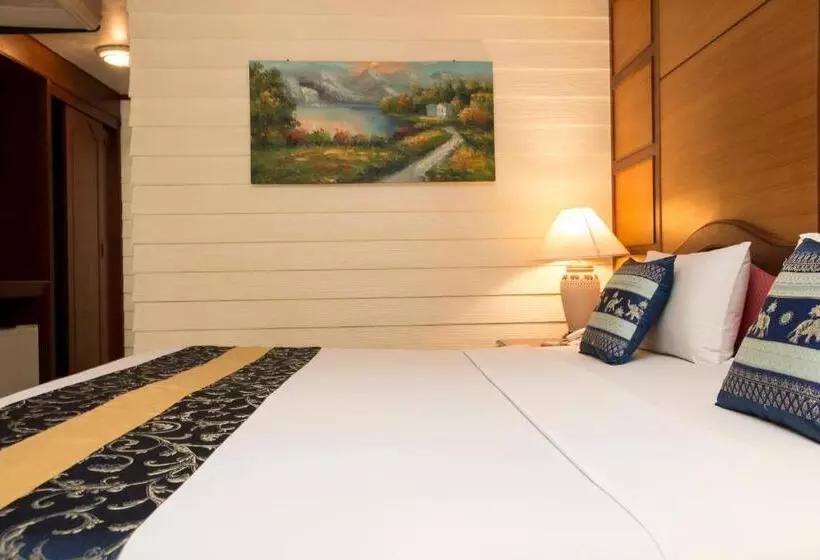 プールビュースタンダードルーム, S Lodge Pattaya Formally Sabai Lodge