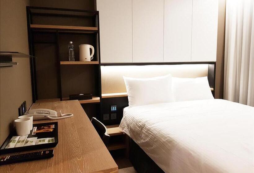 اتاق استاندارد, Comin' Place