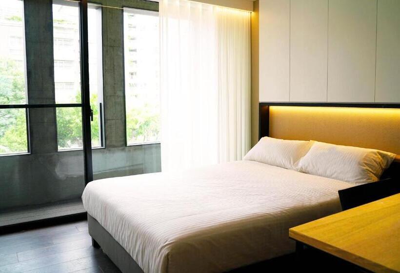 اتاق استاندارد, Comin' Place