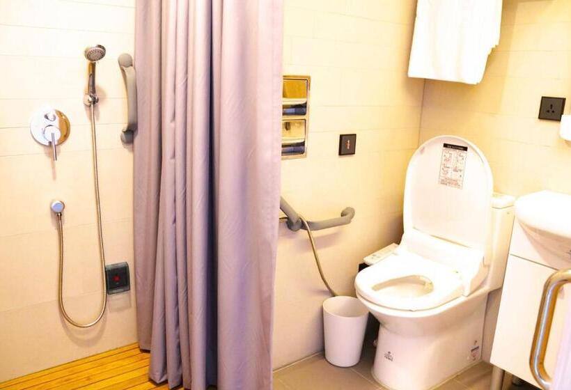 اتاق سوپریور, Comin' Place