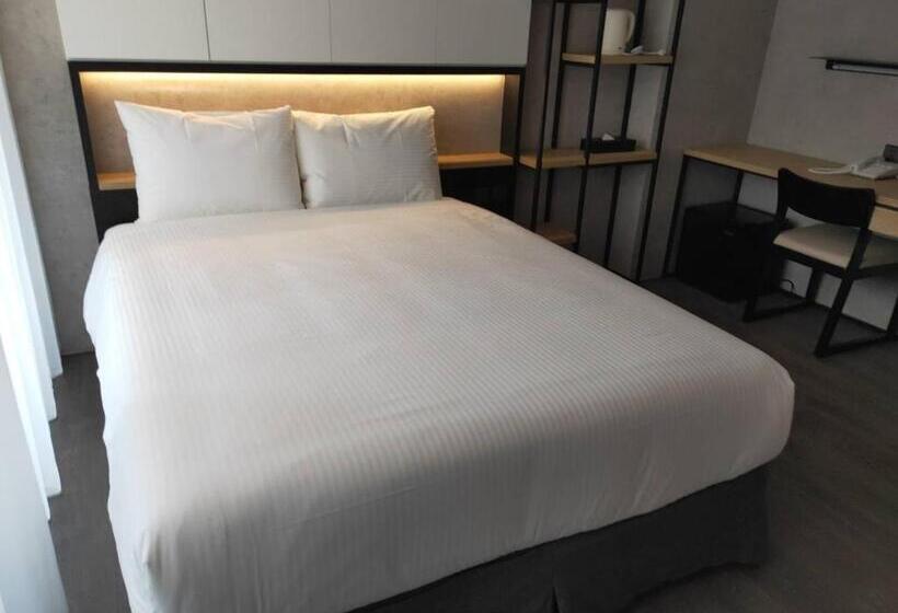 اتاق سوپریور, Comin' Place