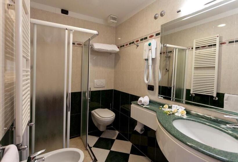 اتاق استاندارد چهارنفره با بالکن, Palm Beach B&b Sea View