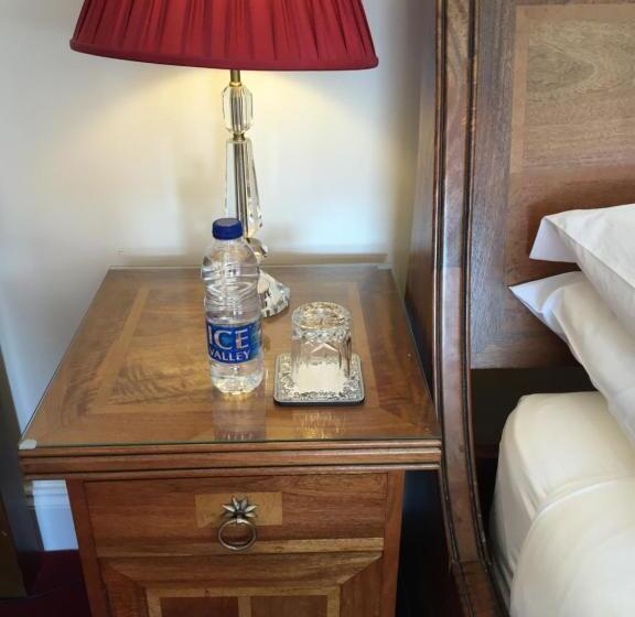 جناح, Sandpiper House