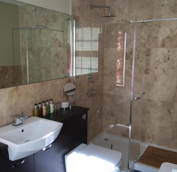 جناح, Sandpiper House