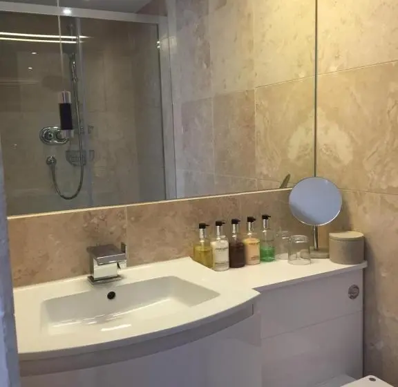 اتاق سوپریور با تخت بزرگ, Sandpiper House