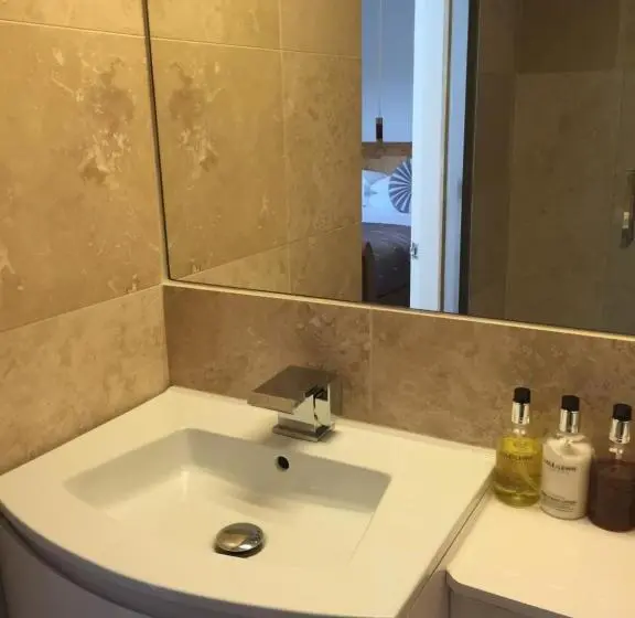 اتاق سوپریور با تخت بزرگ, Sandpiper House