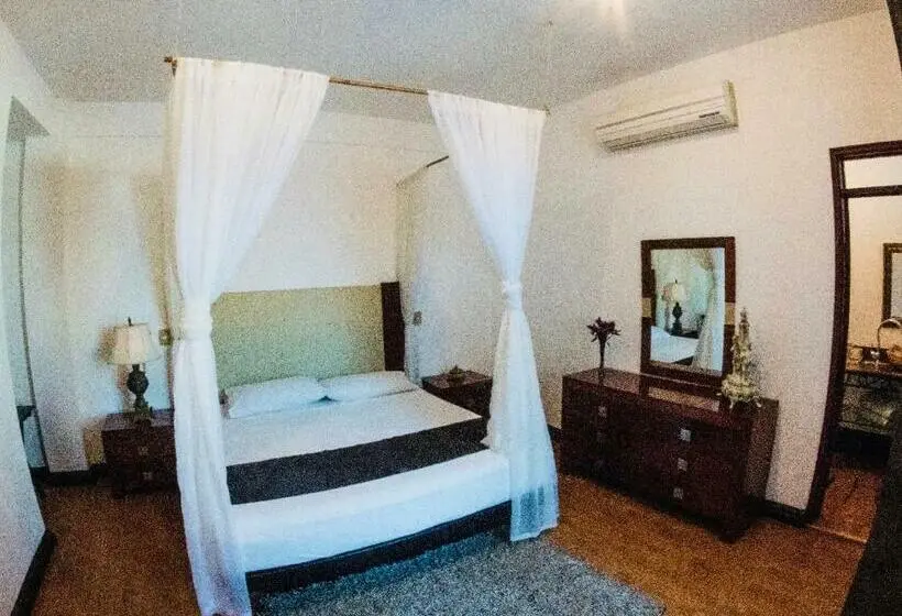 プールビュースタンダードルーム, Boutique Punta Jamaica