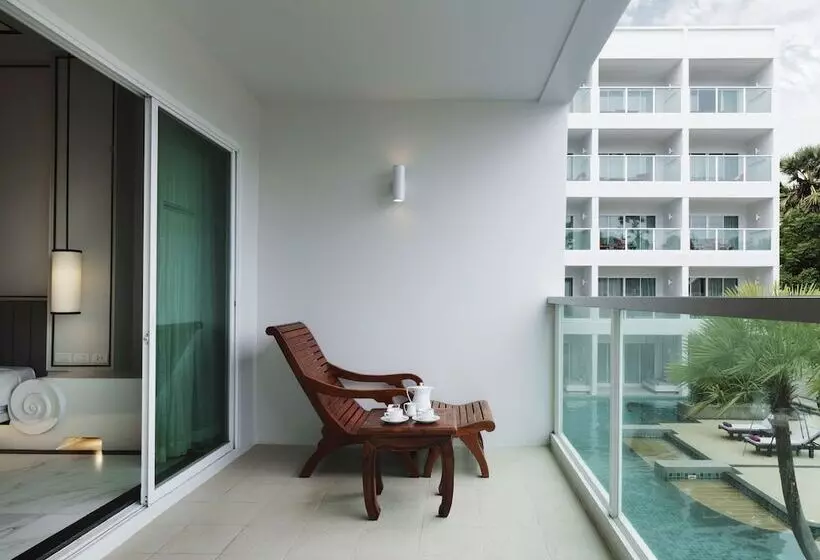 اتاق لوکس با چشمانداز استخر, Chanalai Romantica Resort Adults Only, Kata Beach