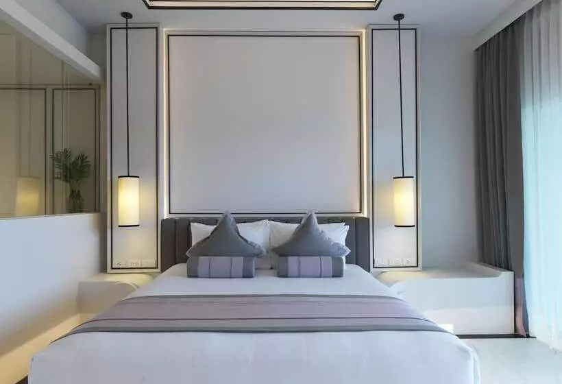 اتاق لوکس با چشمانداز استخر, Chanalai Romantica Resort Adults Only, Kata Beach