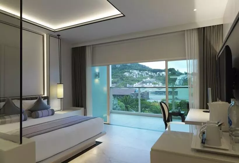 اتاق لوکس با چشمانداز استخر, Chanalai Romantica Resort Adults Only, Kata Beach