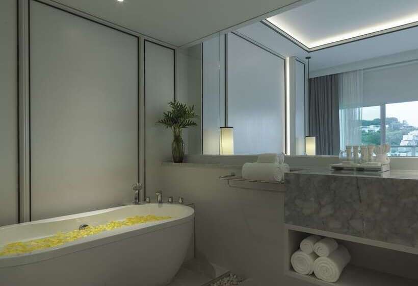 풀장 전망 디럭스 룸, Chanalai Romantica Resort   Adults Only, Kata Beach