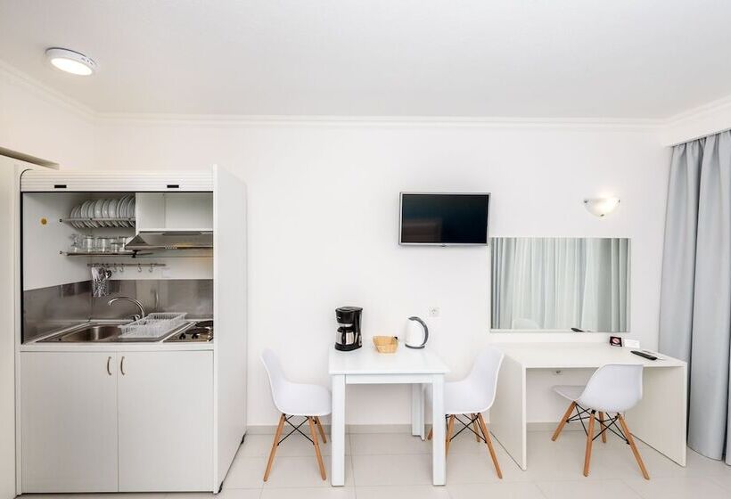 إستوديو قياسى مطل على البحر مزوَّد بشرفة, Golden View Studios