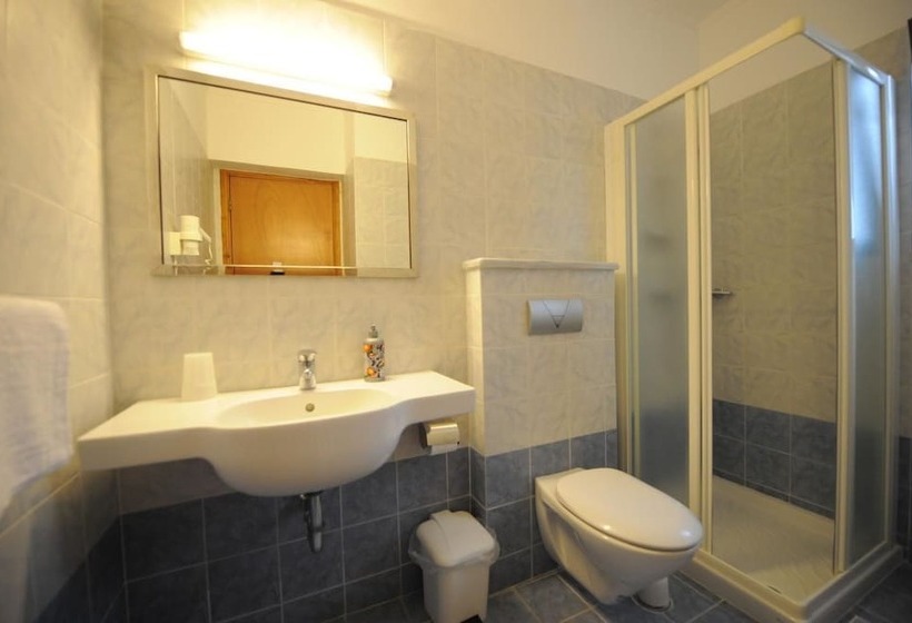 استوديو إدارى, Golden View Studios