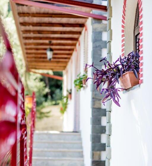 高级三人间, Castle Park