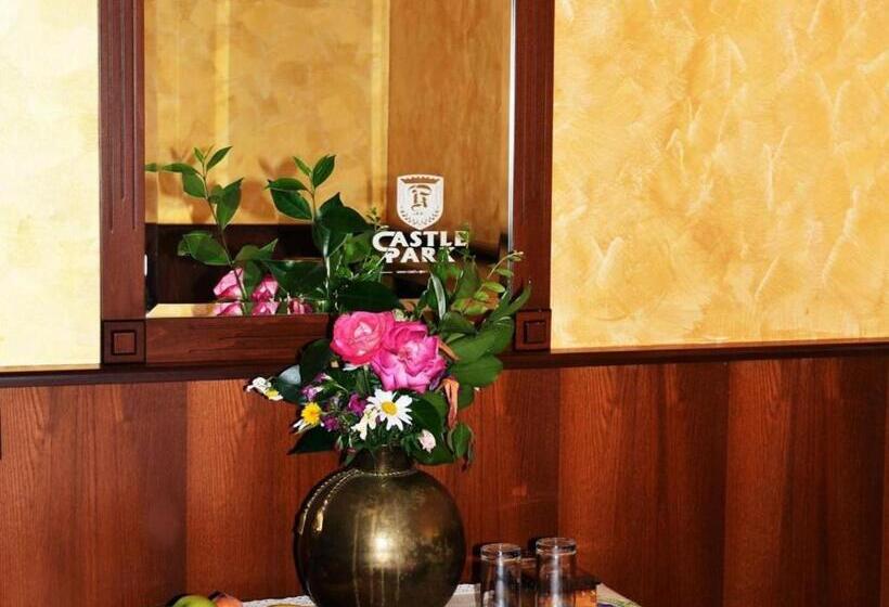 수피리어 트리플 룸, Castle Park
