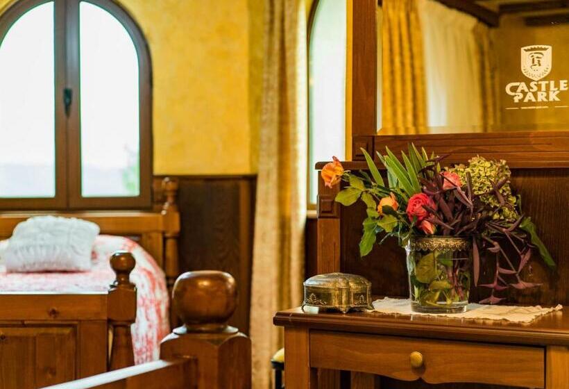 高级三人间, Castle Park