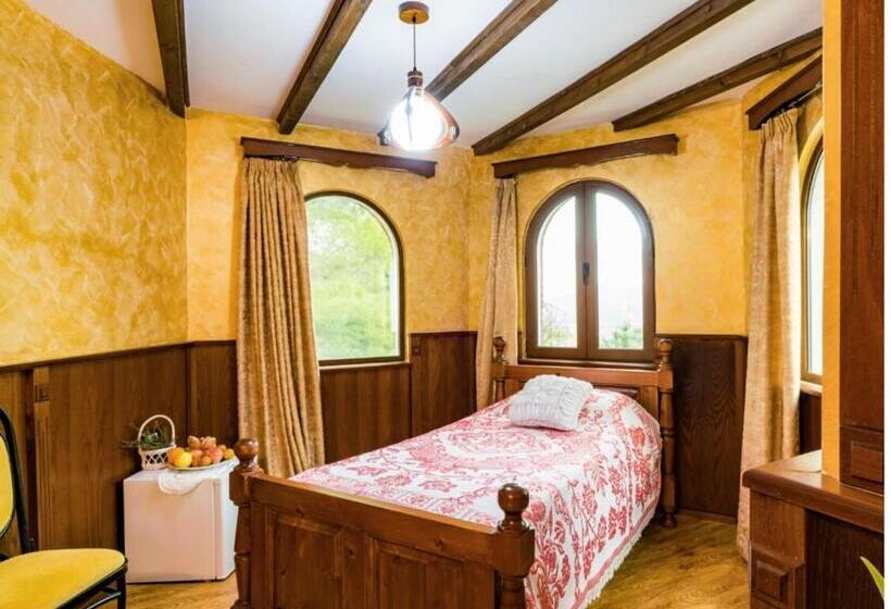 高级三人间, Castle Park