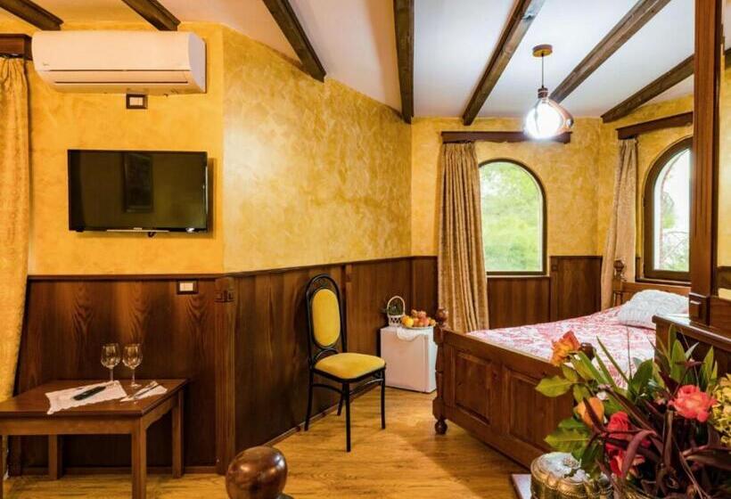 高级三人间, Castle Park