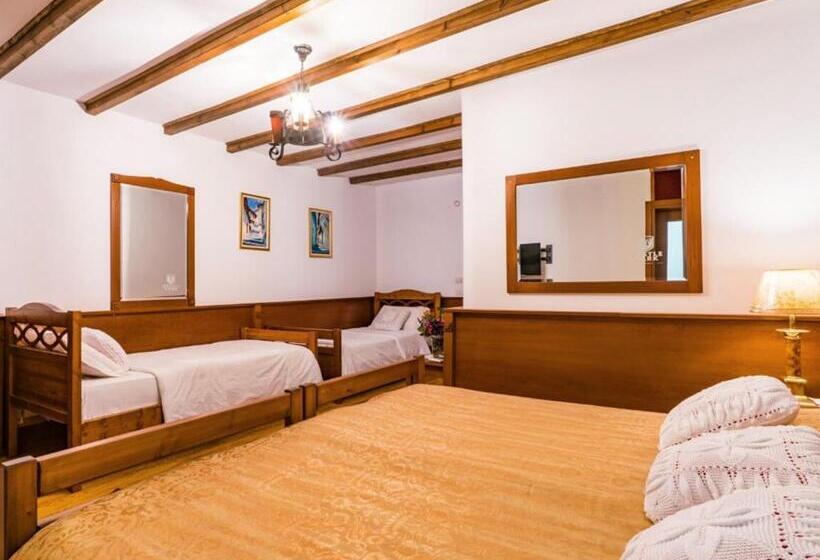 豪华三人间, Castle Park