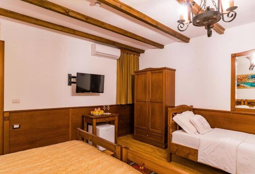 豪华三人间, Castle Park