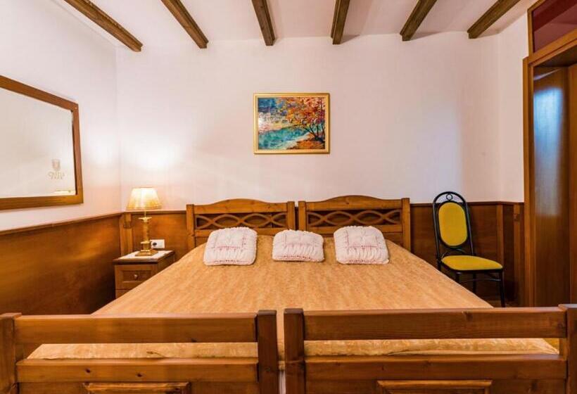 豪华三人间, Castle Park