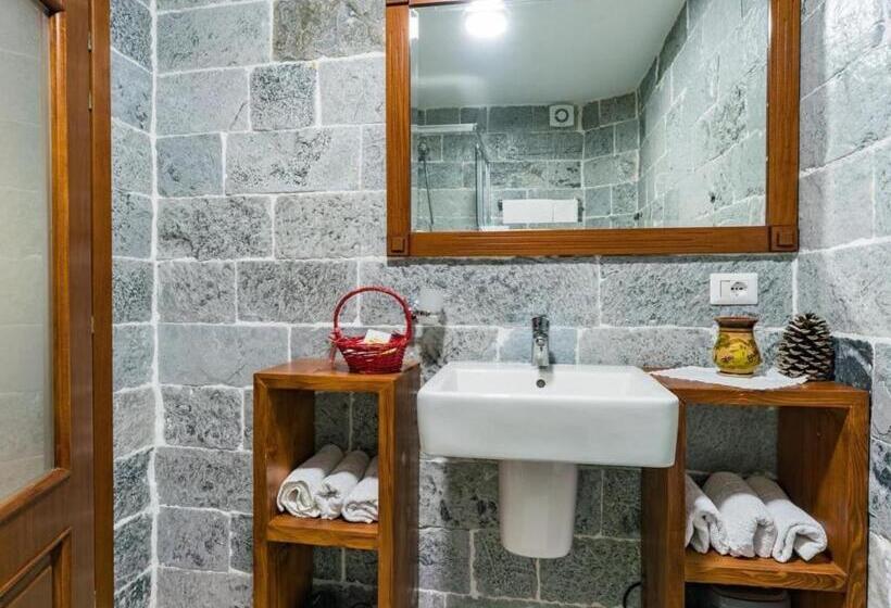 高级三人间, Castle Park