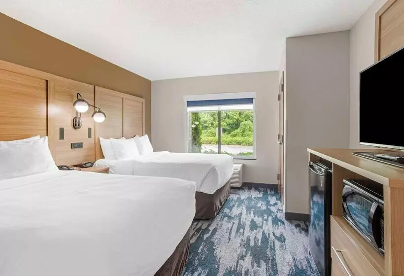 スイート, Comfort Suites At Westgate Mall