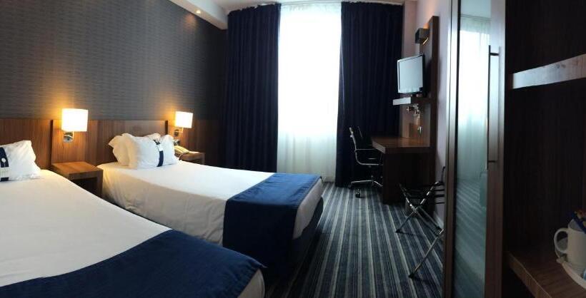 Номер Стандарт, Holiday Inn Express Bilbao Airport, An Ihg