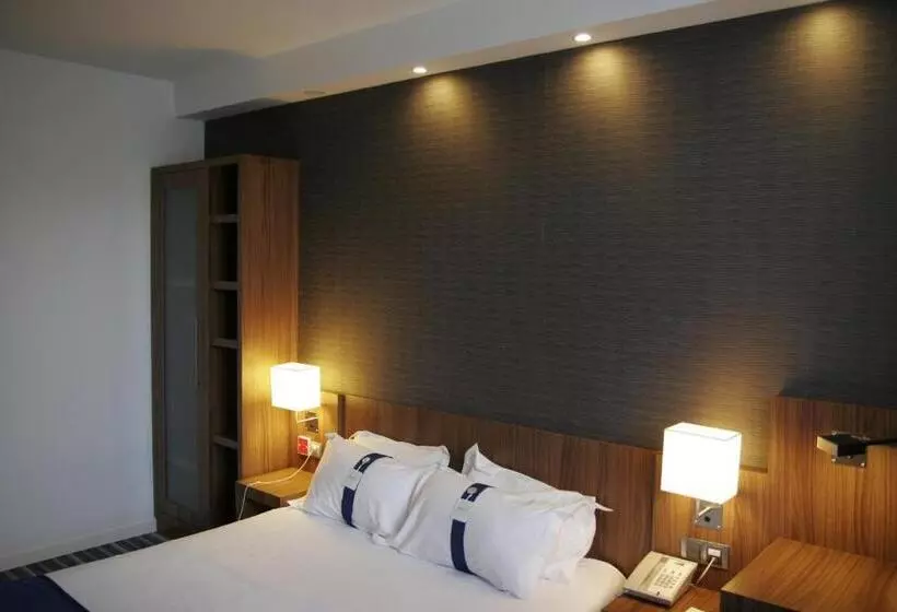 身障者適用スタンダードルーム, Holiday Inn Express Bilbao Airport, An Ihg