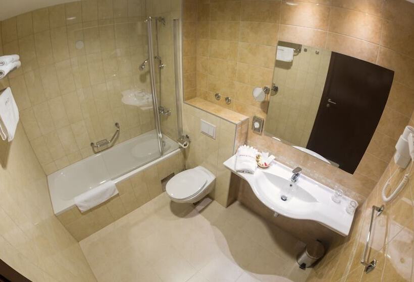 חדר סופריור, Katarina