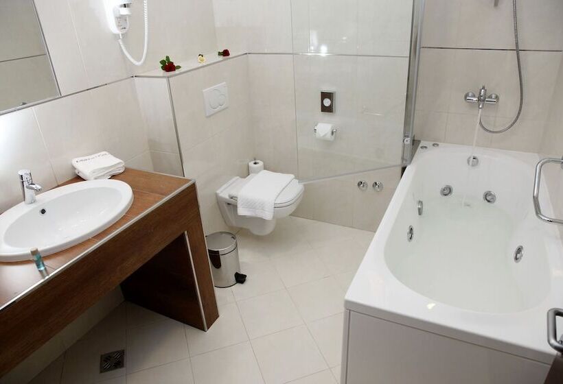 חדר סופריור, Katarina