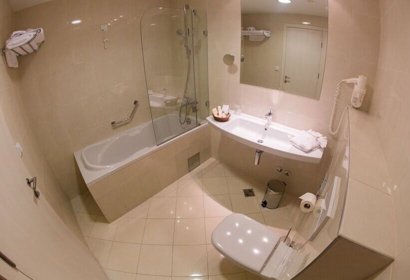 غرفة سوبيريور, Katarina