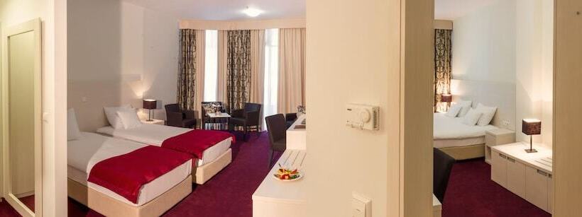 חדר סופריור, Katarina