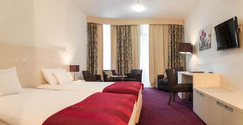 חדר סופריור, Katarina