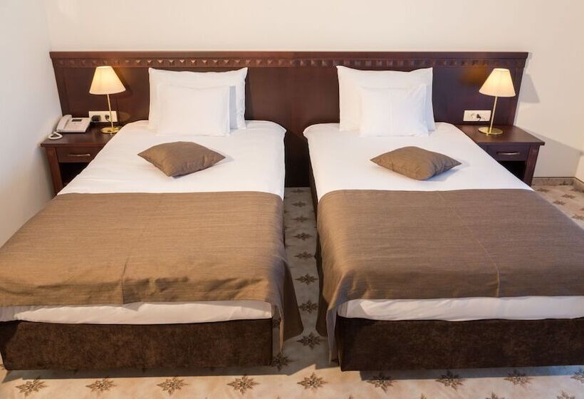 חדר סופריור, Katarina