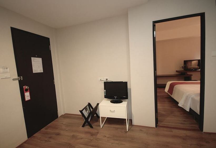 سوییت جونیور, Manita Boutique