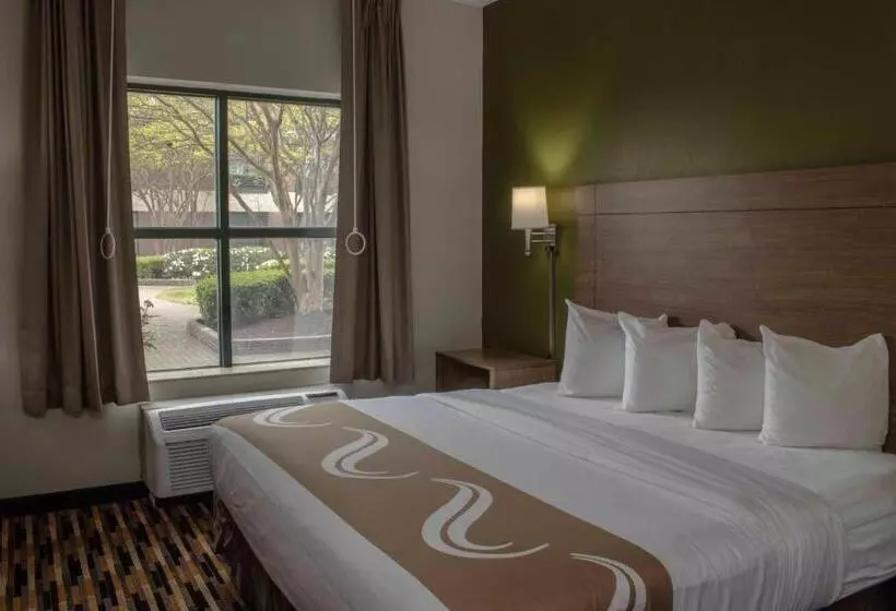 سوئیت با تخت بزرگ, Quality Suites Lake Wright  Norfolk Airport