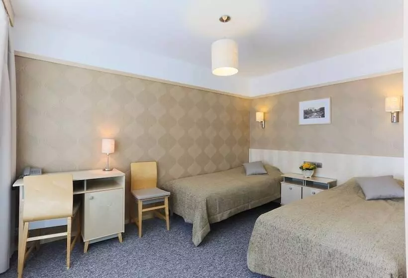 اتاق استاندارد سه نفره, Tartu