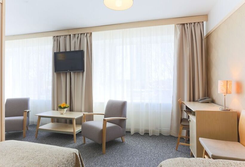 اتاق استاندارد سه نفره, Tartu