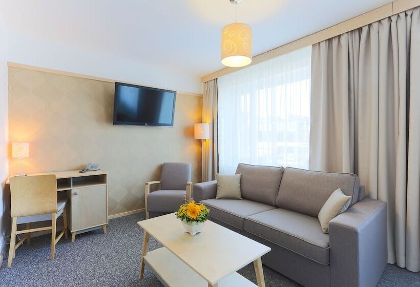 اتاق خانوادگی, Tartu