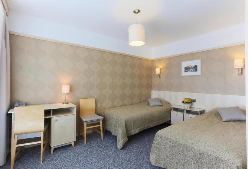 اتاق استاندارد سه نفره, Tartu