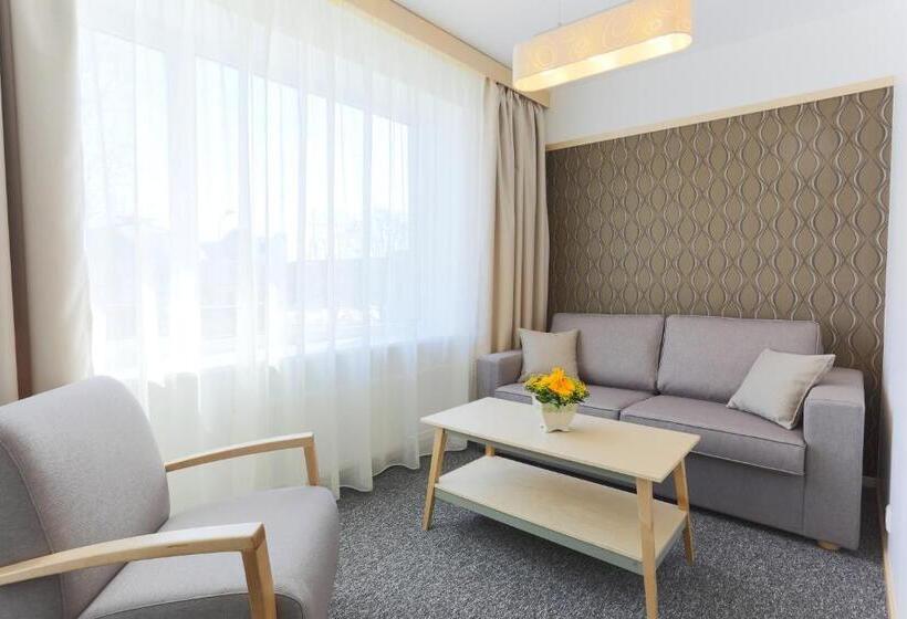 اتاق استاندارد سه نفره, Tartu