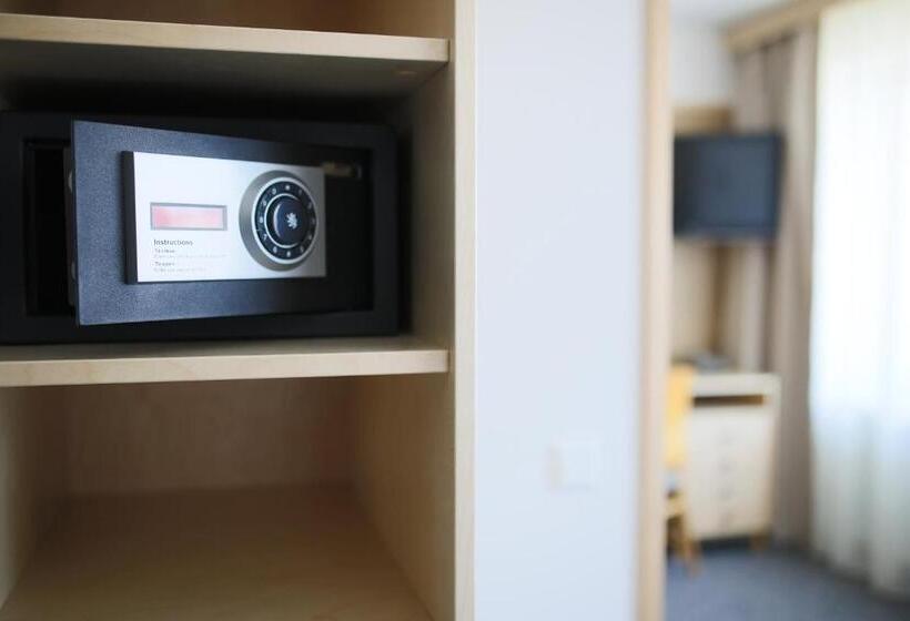 اتاق استاندارد سه نفره, Tartu