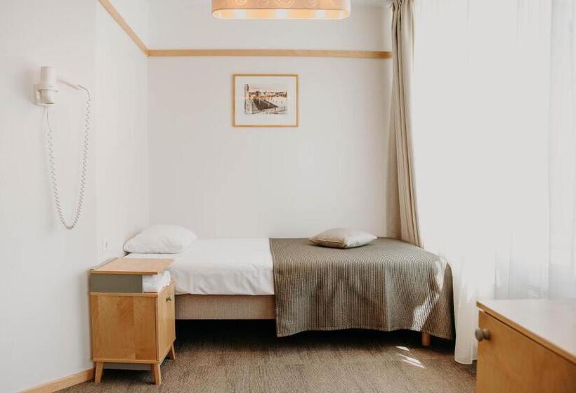 اتاق استاندارد سه نفره, Tartu