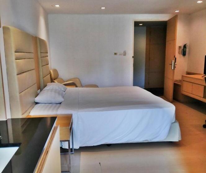 اتاق لوکس, The Tivoli